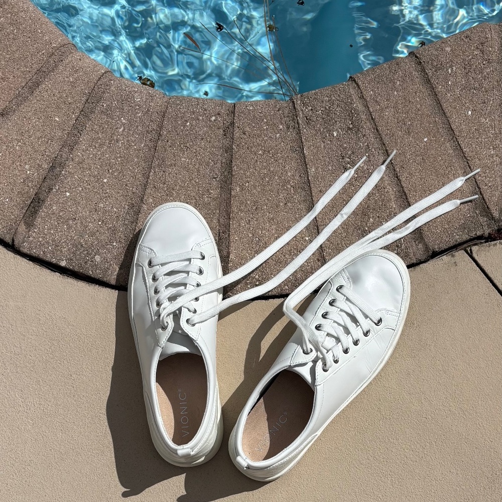 Vionic Winny white  leather sneaker with arch support